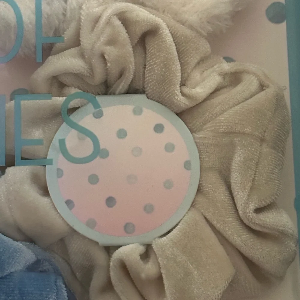Girl’s six days of scrunchies #1 hair accessory brand